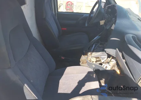 2001 Chevrolet Astro from USA, damaged, VIN 1GCDM19W01B110362